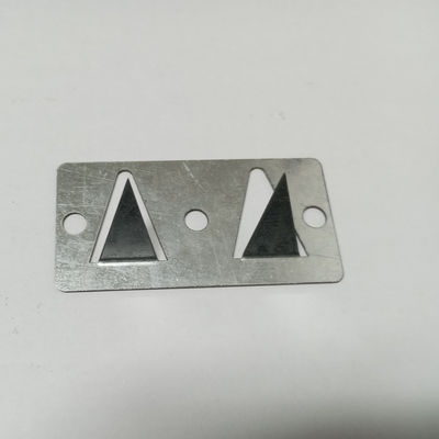 Empuje hacia abajo los clips de los empaladores