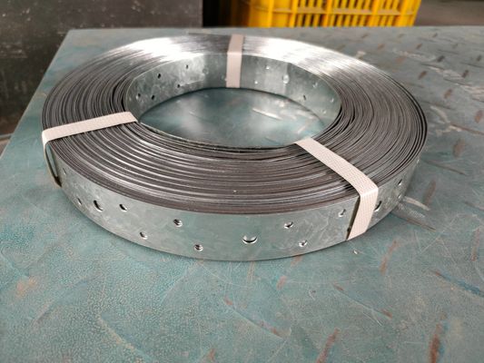 Rollo de correa de metal perforado